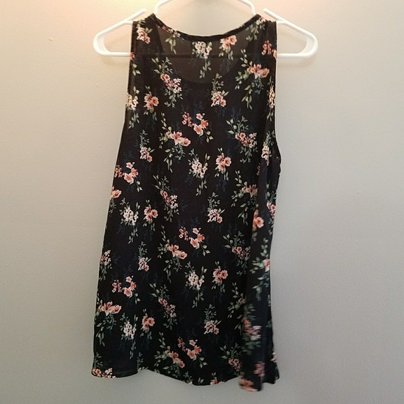 🌸Beautiful Floaty Sleeveless Blouse 🌸 - Picture 4 of 4